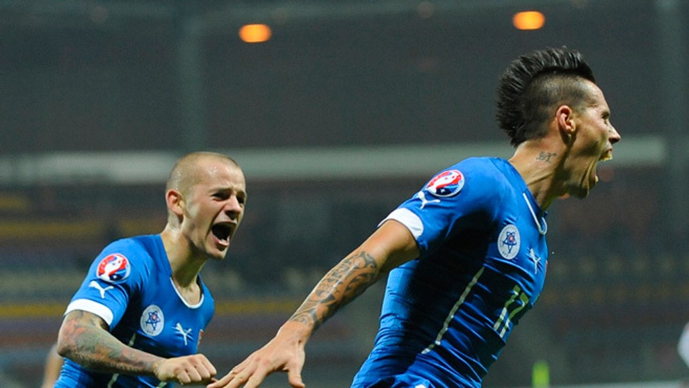 Vladimír Weiss ml. a Marek Hamšík sa radujú po prvom góle do bieloruskej brány.