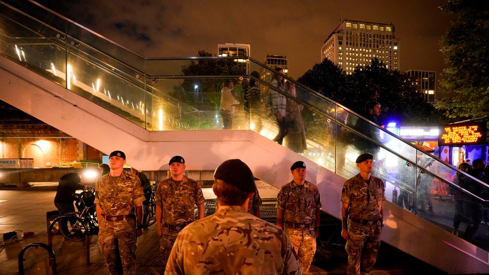 Minúta ticha za kráľovnú Alžbetu II.