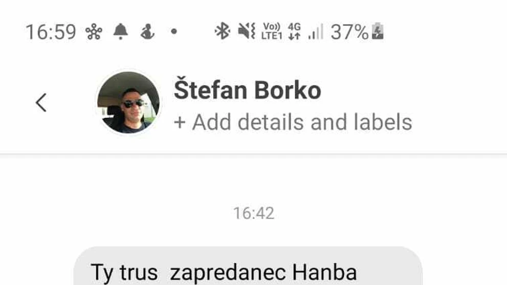 Nadávka poslancovi SaS Miroslavovi Žiakovi.