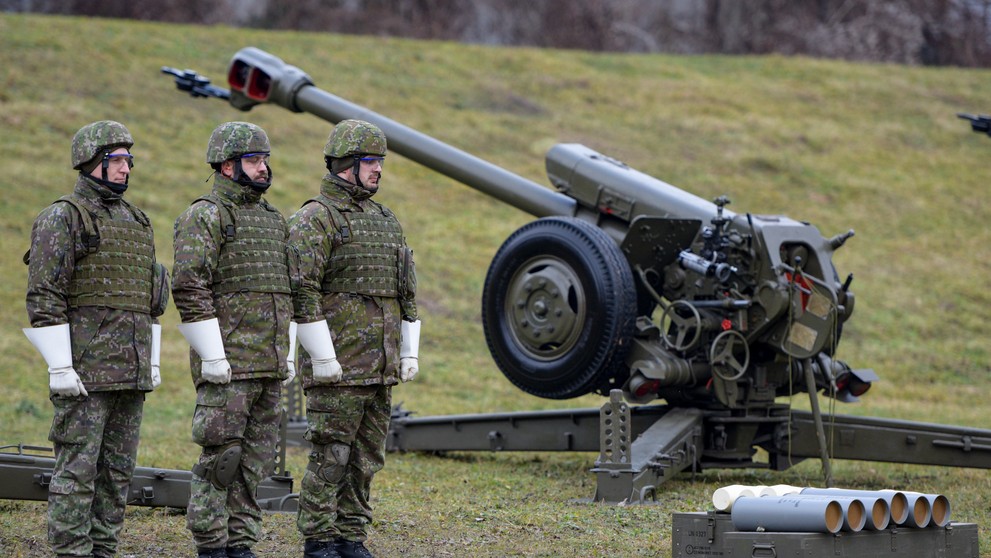 O salvy sa postarali delostrelci 21. samohybného delostreleckého oddielu generálmajora Alexandra Kordu z Michaloviec, s použitím ťahaných húfnic 122 mm HD-30.