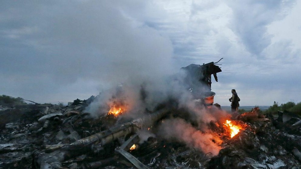 Trosky havarovaného malajzijského lietadla