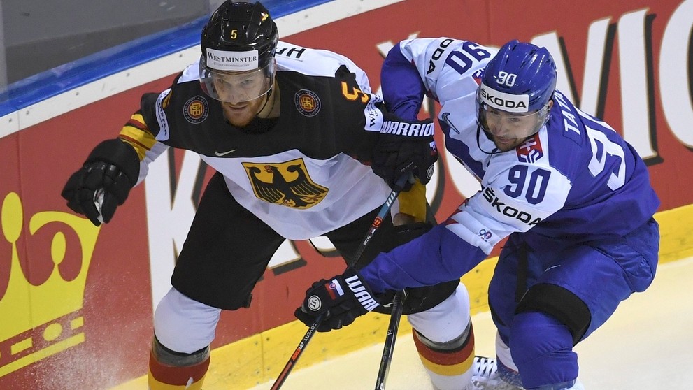 Slovenský brankár Marek Čiliak v zápase základnej A-skupiny Nemecko - Slovensko..jpg