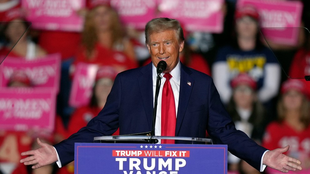 Donald Trump vystúpil deň pred voľbami na mítingu v meste Reading v štáte Pensylvánia