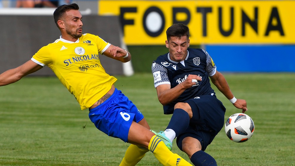 Na snímke vľavo Alfonso Artabe Meca (Michalovce) a vpravo Ion Nicolaescu (Dunajská Streda).