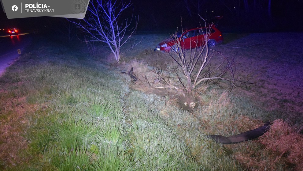 Muž podľahol zraneniam po zrážke s autom neďaleko obce Siladice