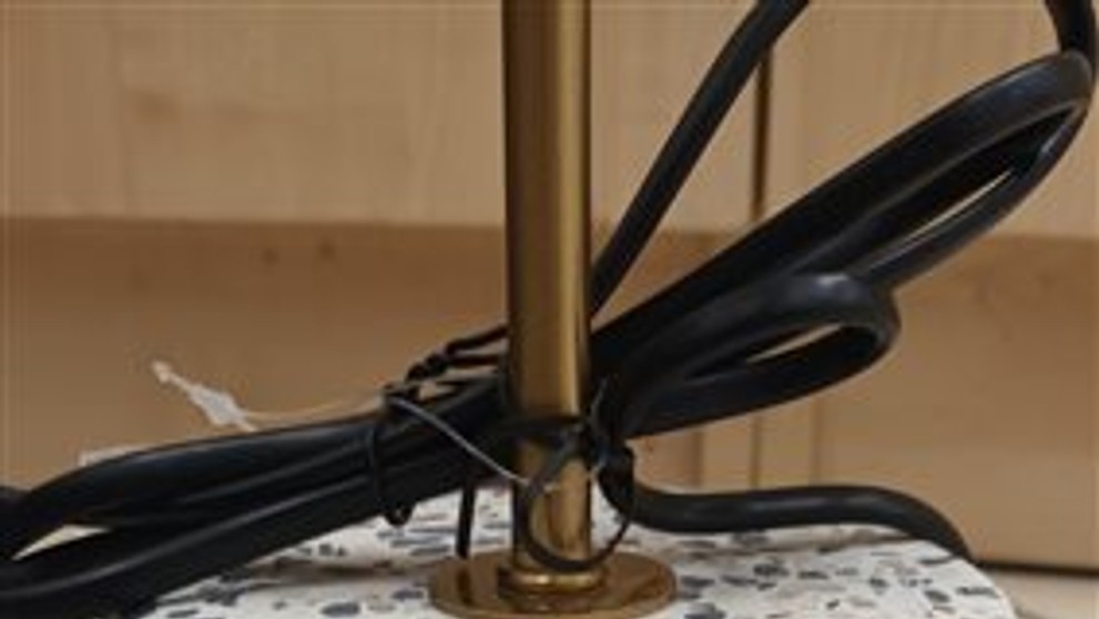 SOI sťahuje z trhu prenosné svietidlo