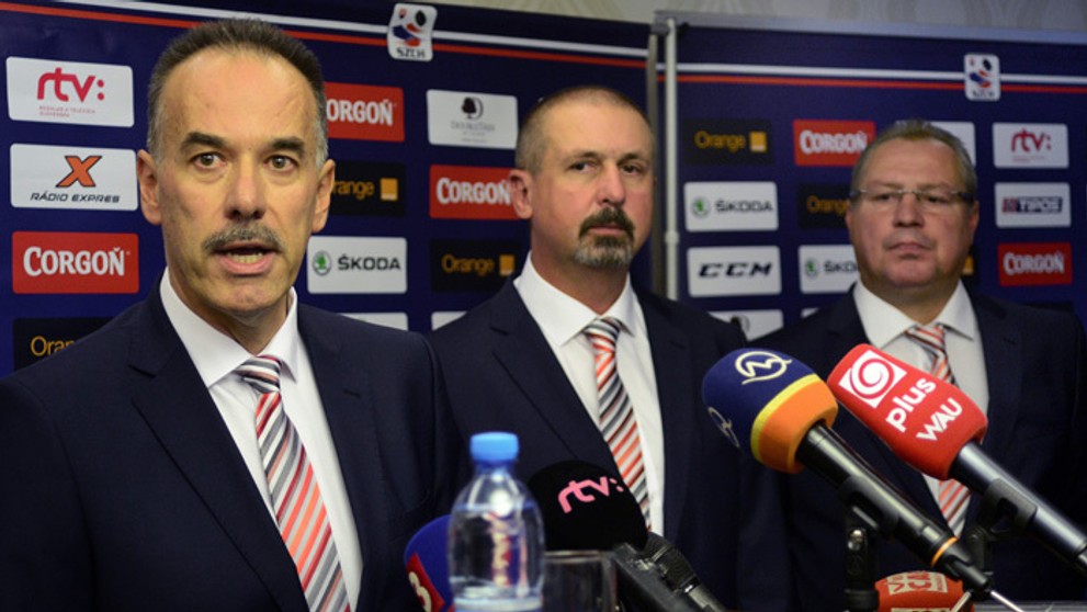 Prezident SZĽH Igor Nemeček, tréner reprezentácie Zdeno Cíger a generálny manažér národného tímu Róbert Švehla.