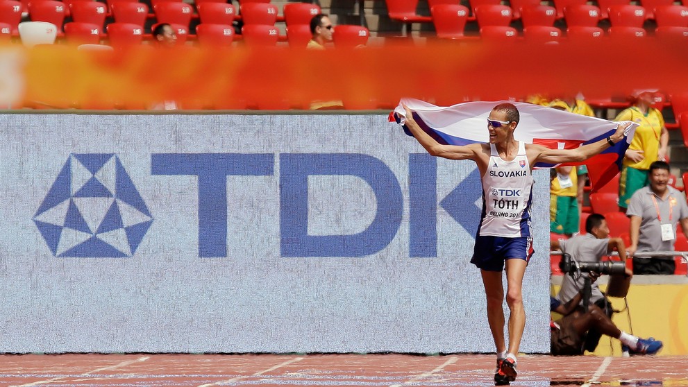 Matej Tóth si užíva zlatý beh cieľovou rovinkou.