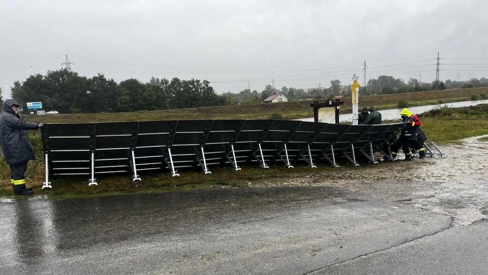 V obci Malé Leváre pripravujú zátarasy.