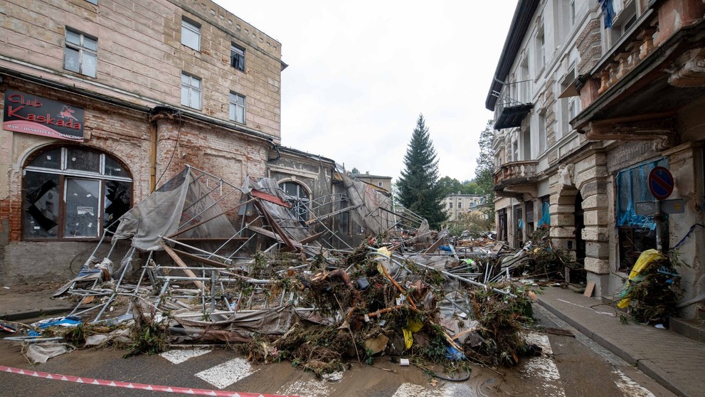 Kúpeľné mestečko Lądek-Zdrój zdevastované po záplavách.
