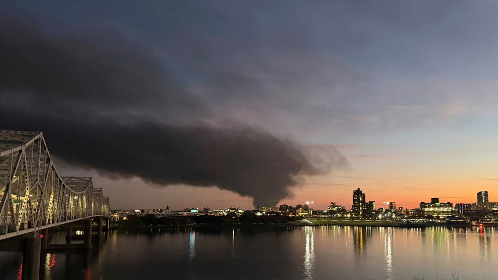 V blízkosti medzinárodného letiska v meste Louisville v americkom štáte Kentucky sa v utorok zrútilo lietadlo spoločnosti UPS
