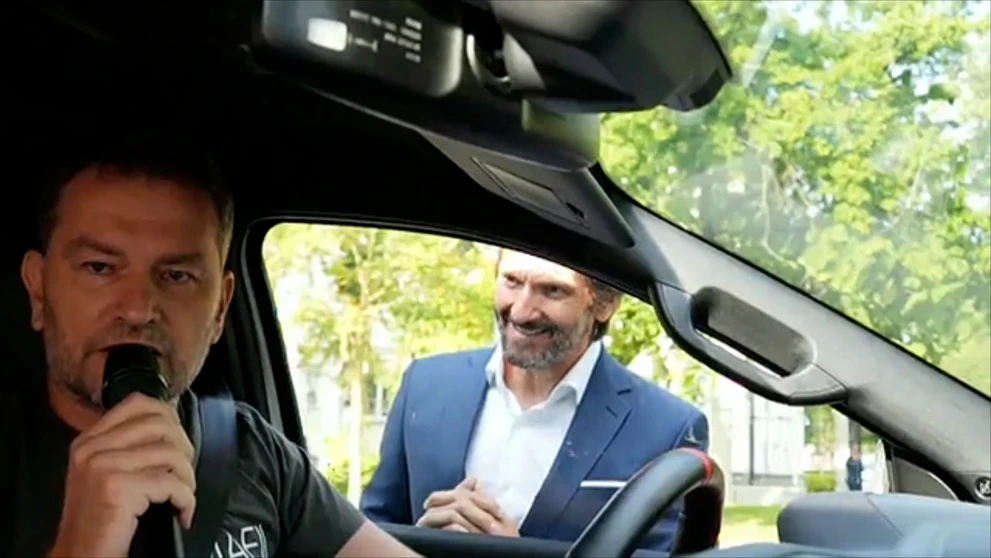 Robert Kaliňák prichádza za Igorom Matovičom.