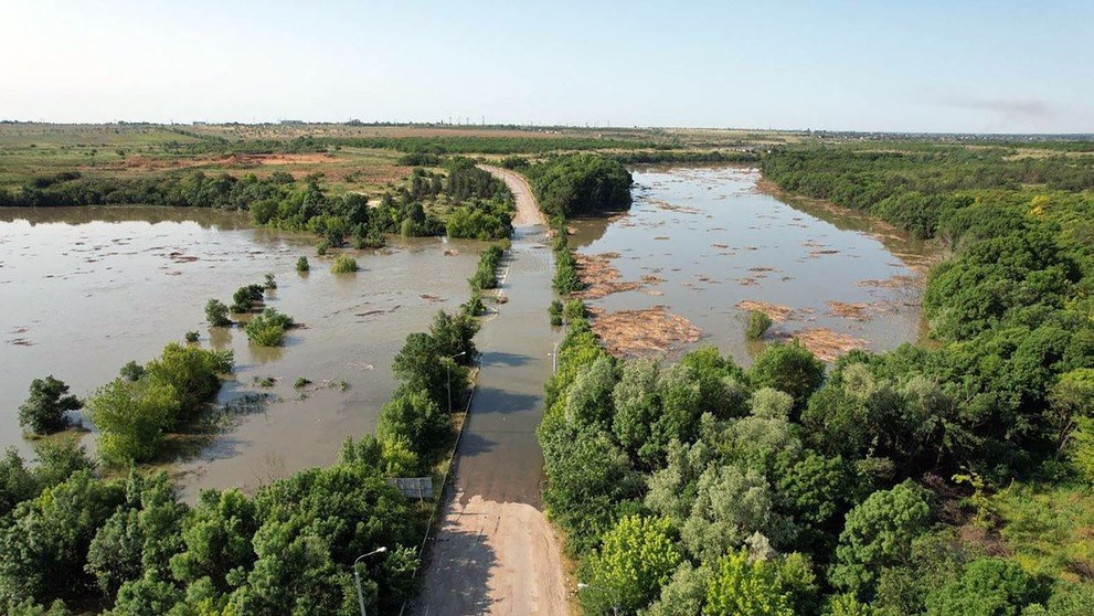 Záplavy v Chersonskej oblasti po zničení priehrady.