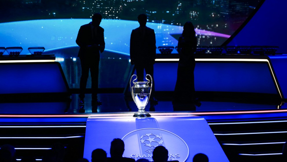 Trofej LM pred žrebom skupinovej fázy.