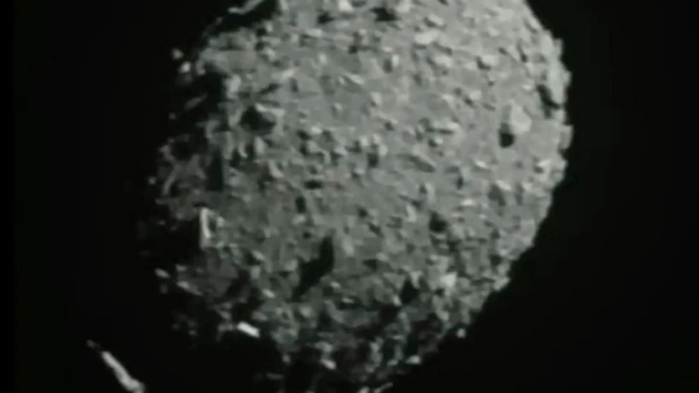 Sonda NASA sa v rámci testovacej misie úspešne zrazila s asteroidom.