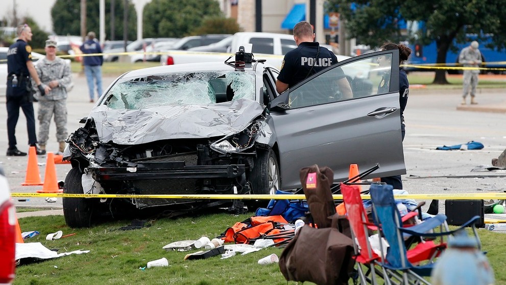 Opitá vodička vletela do ľudí.