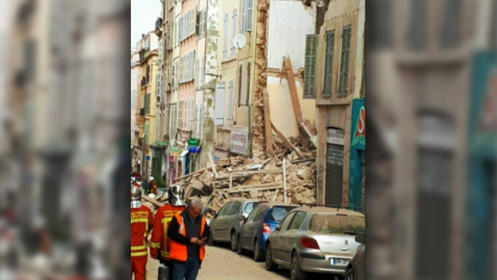 V Marseille sa zrútila budova.