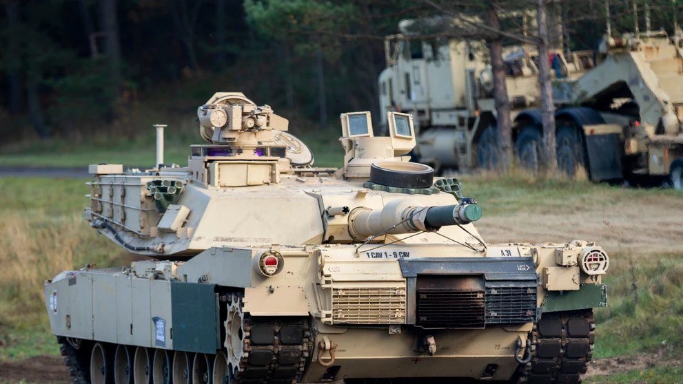 Americký hlavný bojový tank M1A2 Abrams.