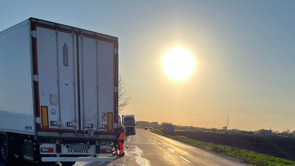 Motorka začala po náraze horieť.