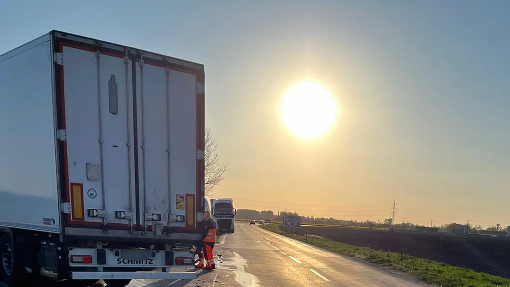 Motorka začala po náraze horieť.