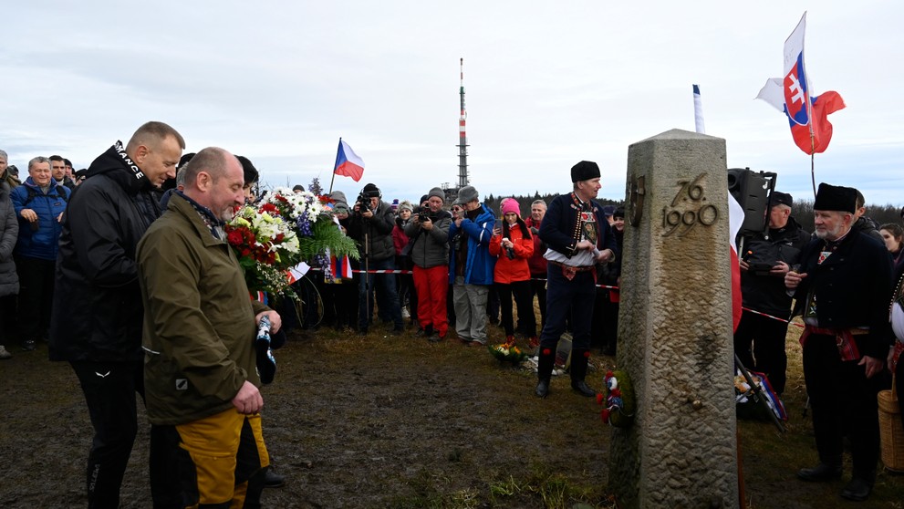 Šéfovia parlamentov SR a ČR si na Veľkej Javorine pripomenuli výročie rozdelenia.