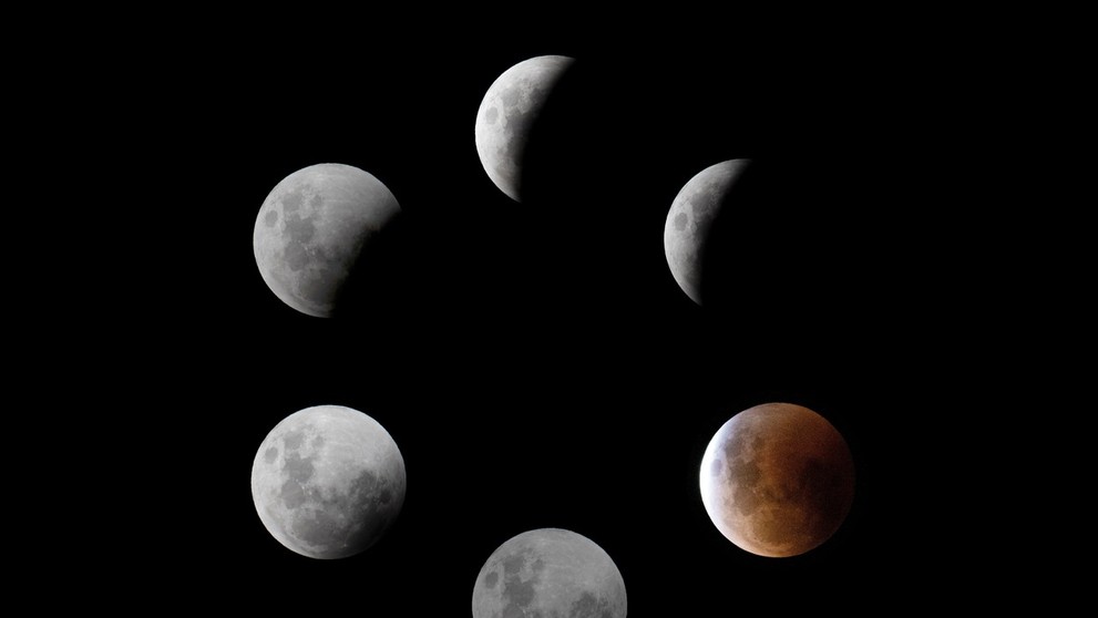 Rôzne fázy zatmenia Mesiaca na kombosnímke z Nového Zélandu.