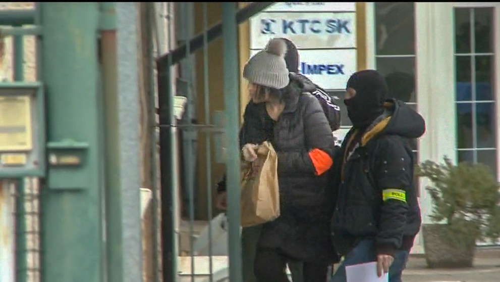 Alena Zsuzsová po výsluchu NAKA.