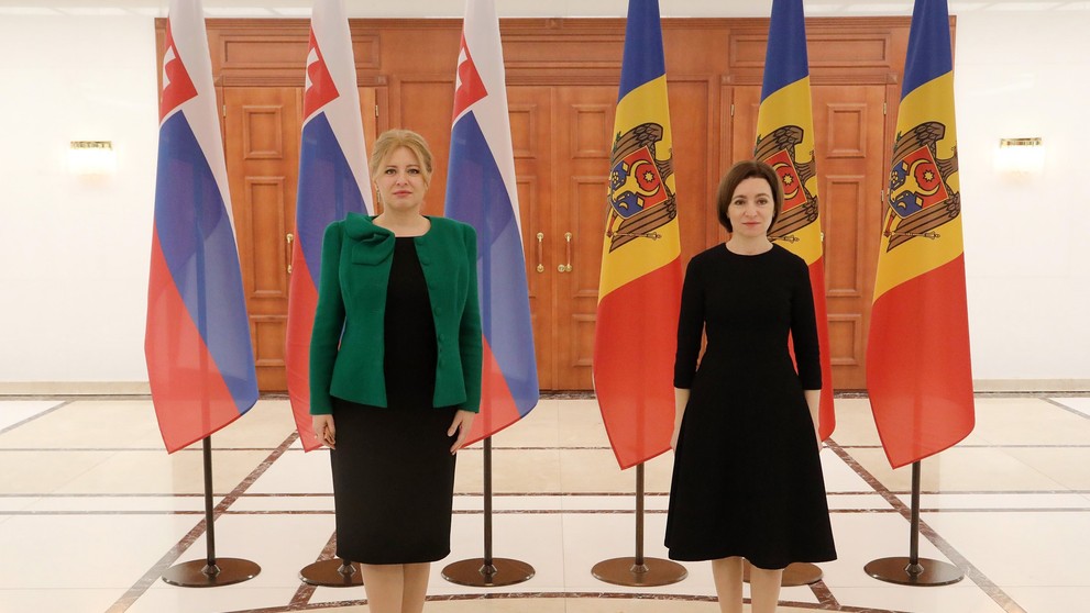 Moldavská prezidentka Maia Sanduová so slovenskou prezidentkou Zuzanou Čaputovou.