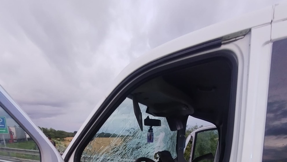 Hasiči zasahovali pri nehode na D2