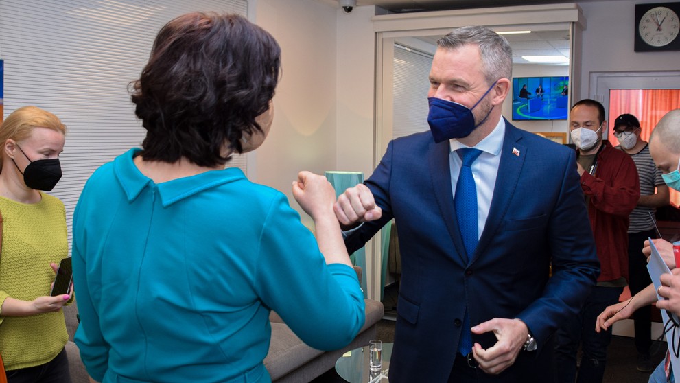 Peter Pellegrini a Veronika Remišová pred natáčaním.