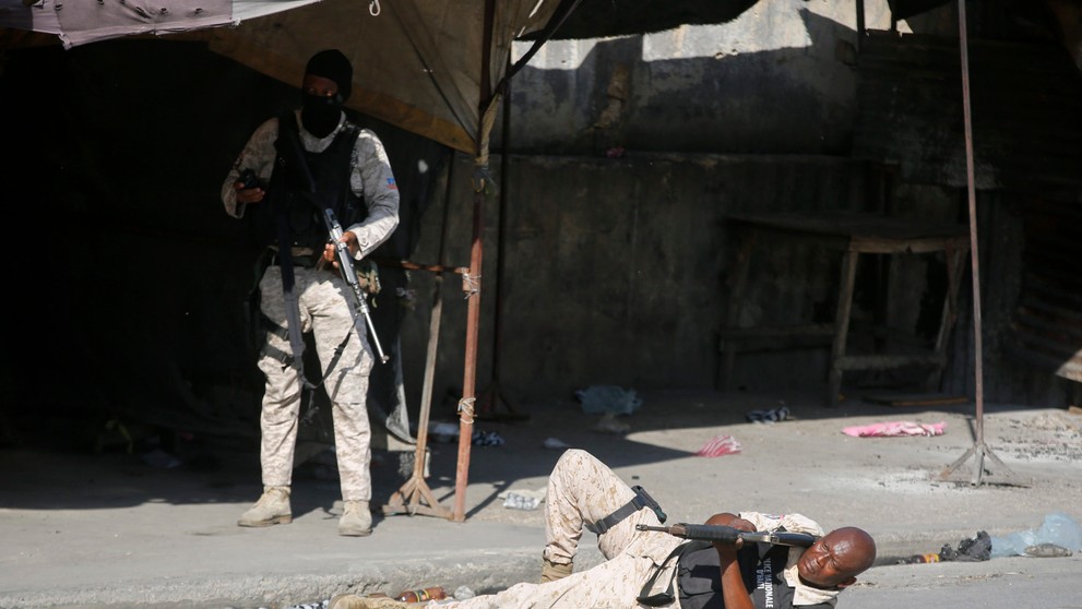 Vláda na Haiti vyhlásila v nedeľu výnimočný stav a nočný zákaz vychádzania v snahe upokojiť vlnu násilia.