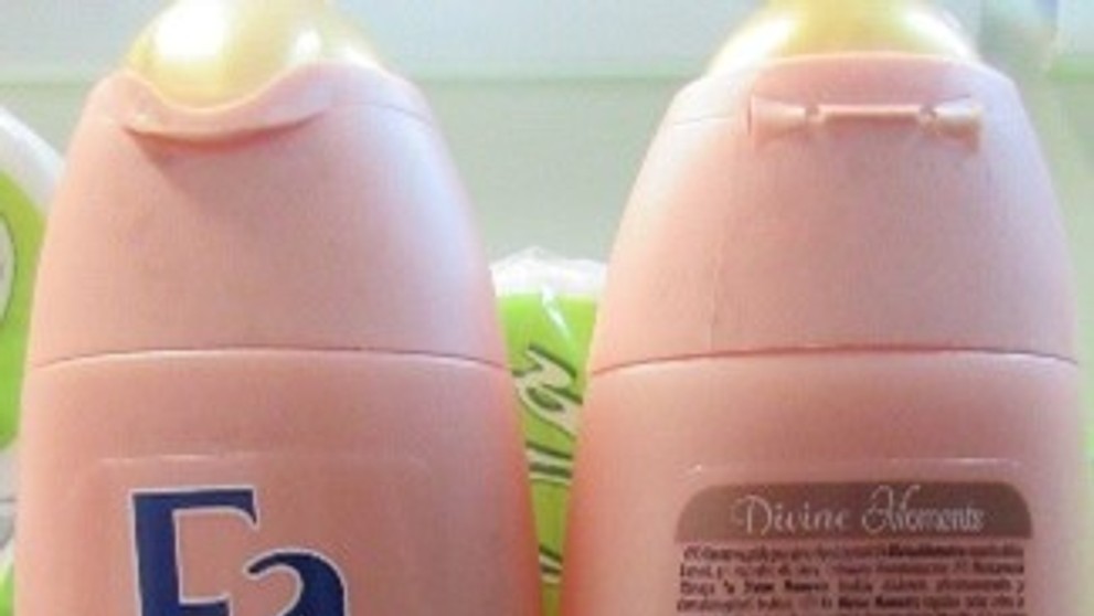 FA Divine Moments Shower Cream Wild Camellia Scent