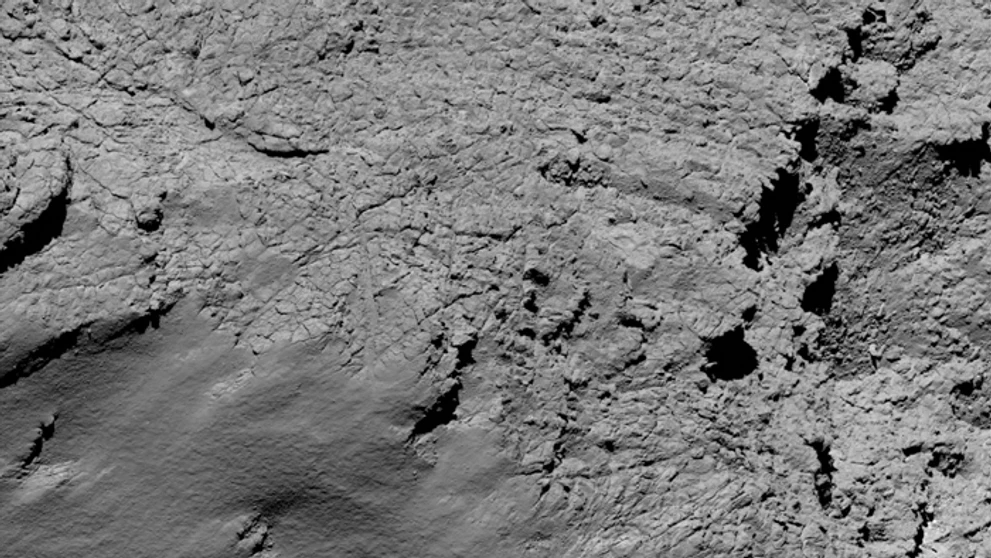 Rotografia povrchu kométy 67P/Čuriumov-Gerasimenko, ktorú zhotovila sonda Rosetta.
