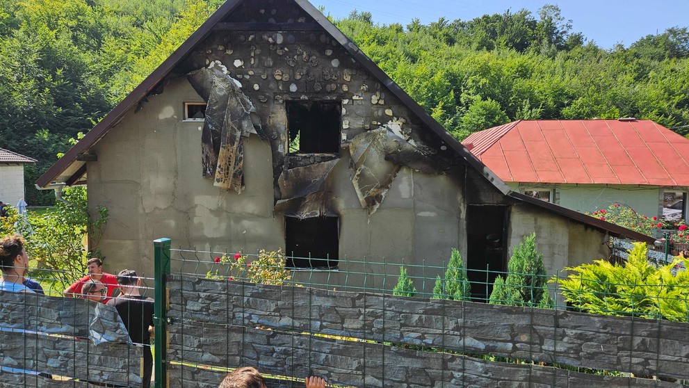 Pri požiari zahynul 20-ročný muž.