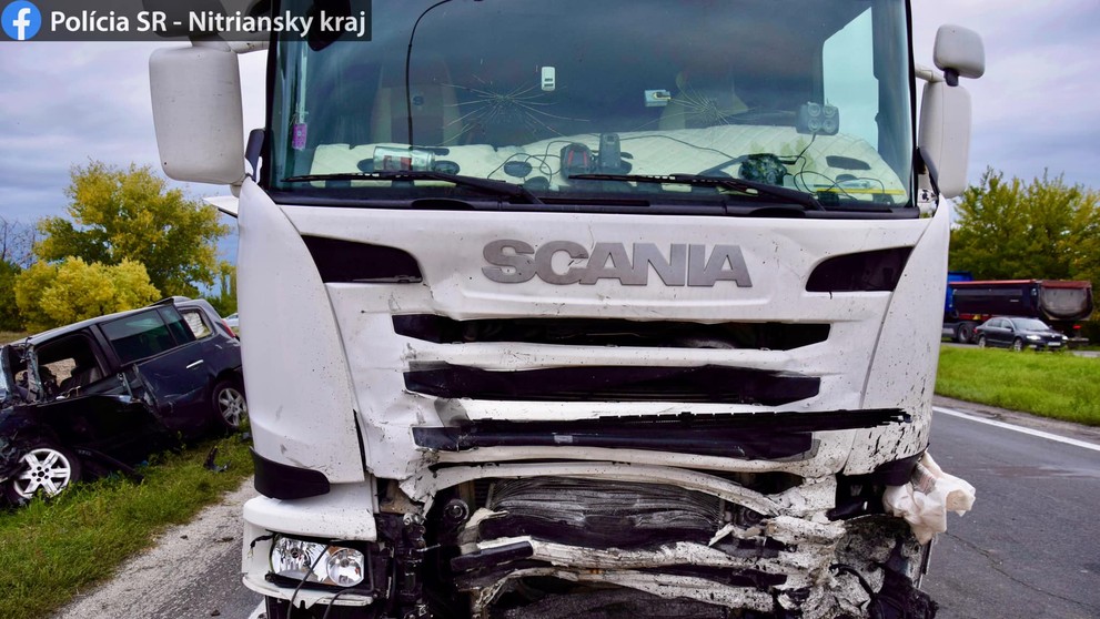 Vozidlo odrazilo pod prichádzajúci kamión