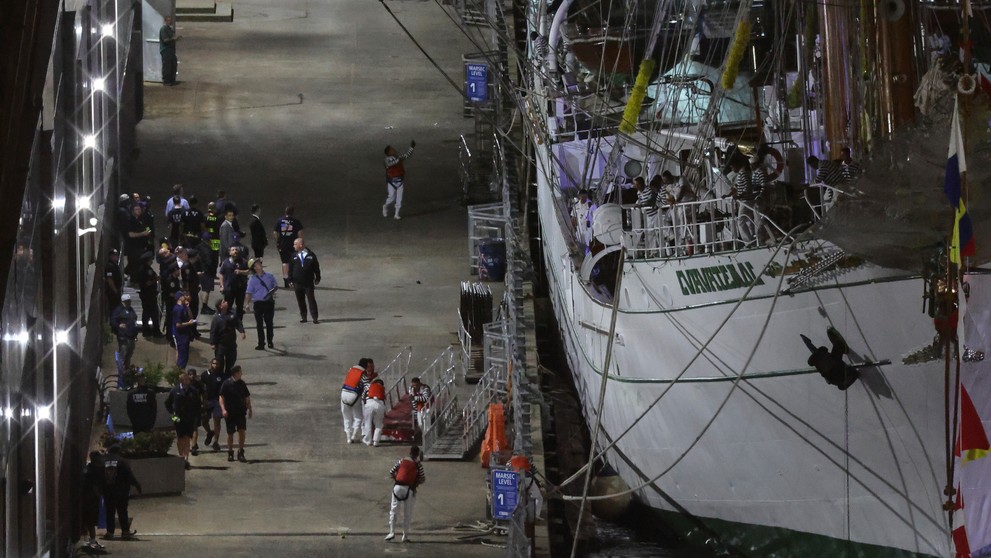 Do populárneho mosta v New Yorku narazila loď