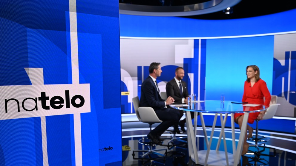 Hosťami relácie Na telo boli Matúš Šutaj Eštok (Hlas-SD) a Milan Majerský (KDH)