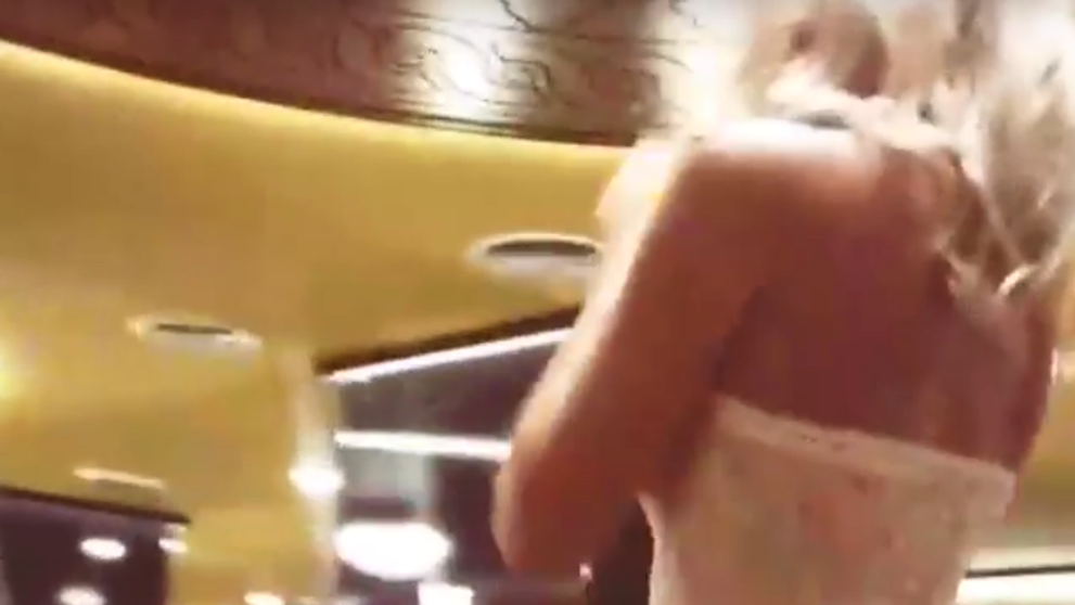 Nela Slováková v erotickej bielizni. 