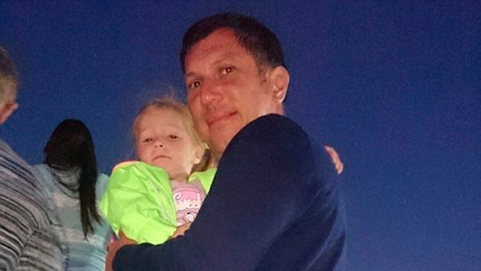 Obete pádu ruského airbusu: Juri Šejn (†28) s dcérkou Anastasiou (†3)