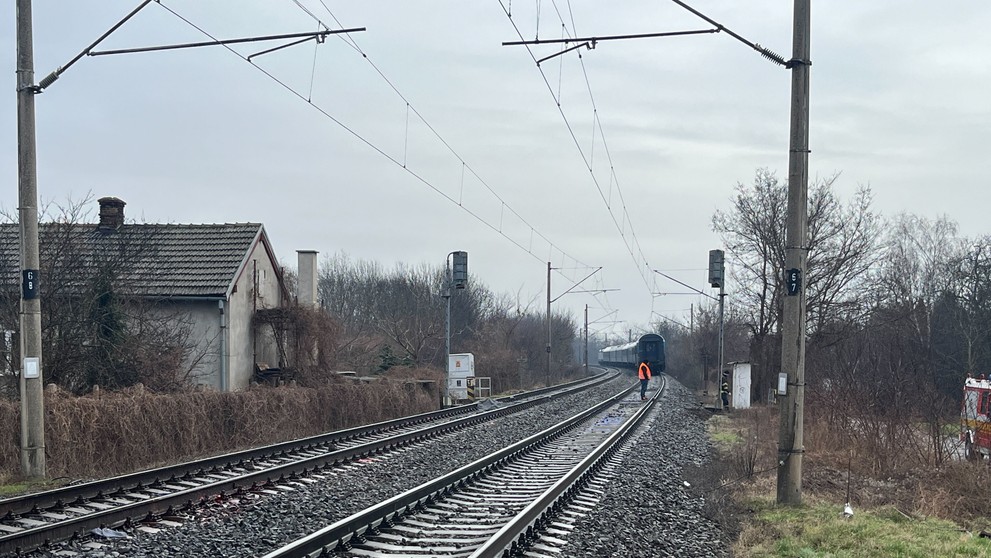 Tragická nehoda na železničnom priecestí v Ivanke.