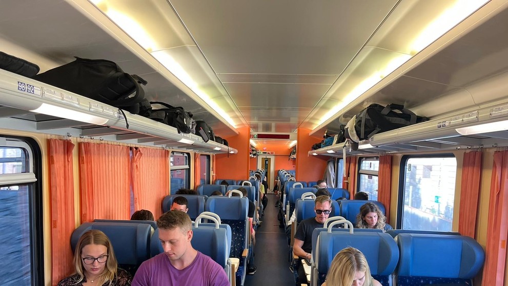 Volebný vlak smerujúci z Prahy do Bratislavy.