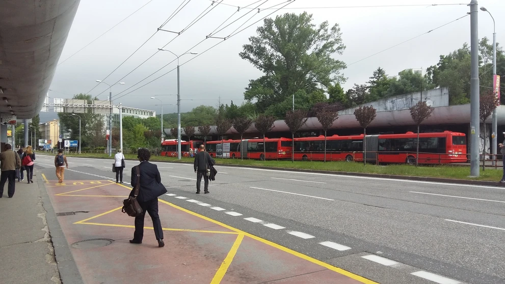 Na Lamačskej ceste pri Patrónke uniká plyn, dopravu riadi polícia.