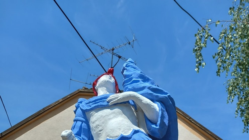 V Rači niekto svojvoľne premaľoval sochu svätého Floriána z roku 1721.