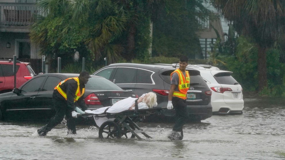 Nebezpečný hurikán Ian zasiahol pobrežie Floridy.