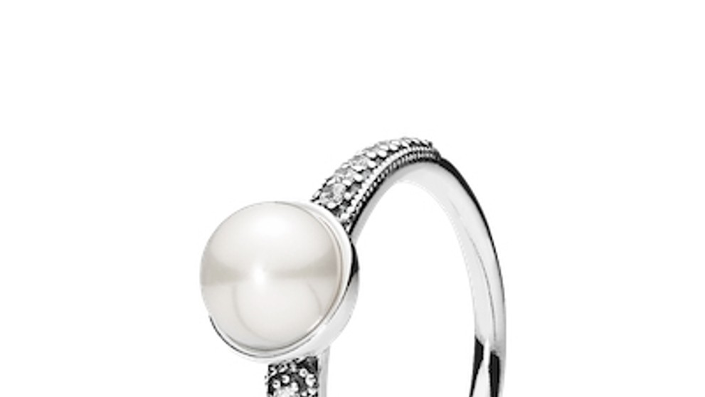 Psteň s perlou.