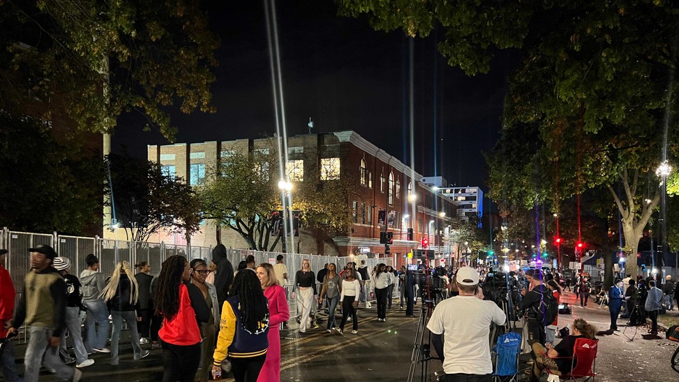 Volebná noc v Howard University, alma mater Kamaly Harrisovej