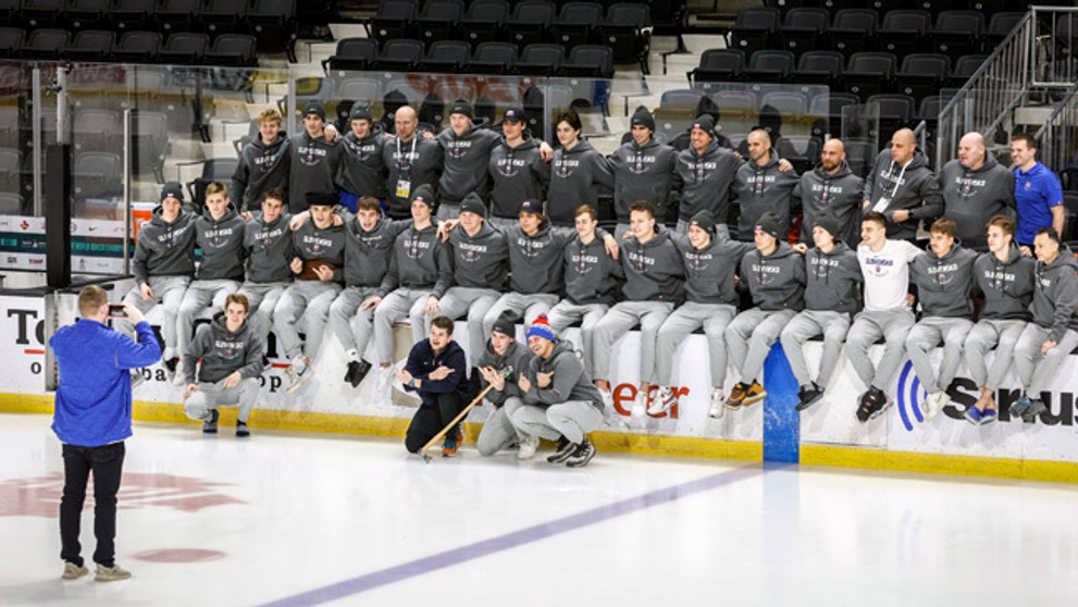 Spoločná fotografia hokejových reprezentantov na MS do 20 rokov.