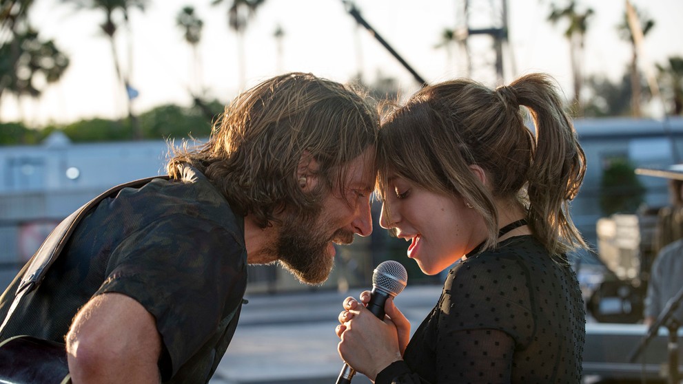 Bradley Cooper a Lady Gaga vo filme A Star Is Born