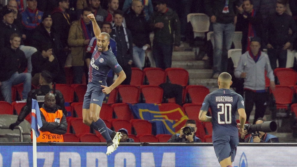 Lucas Moura z PSG jasá po góle v dueli LM proti FC Bazilej.