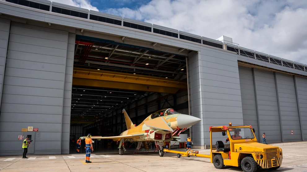 Prvé lietadlo Eurofighter vyrobené v rámci španielskeho programu Halcon I opustilo továreň v Getafe.